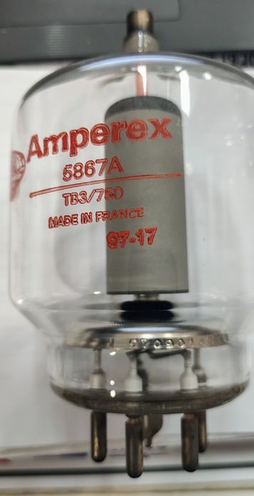 Válvula para emissores de potência raras