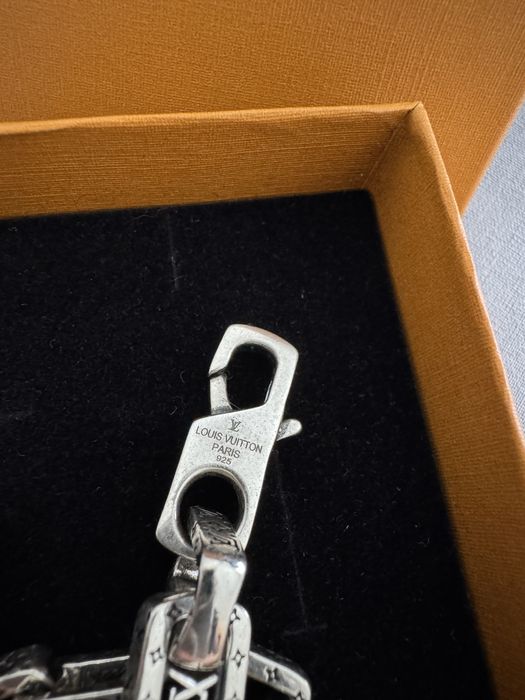 Pulseira de Corrente "Monogram Links" – Estilo Prateado Envelhecido – Com Caixa