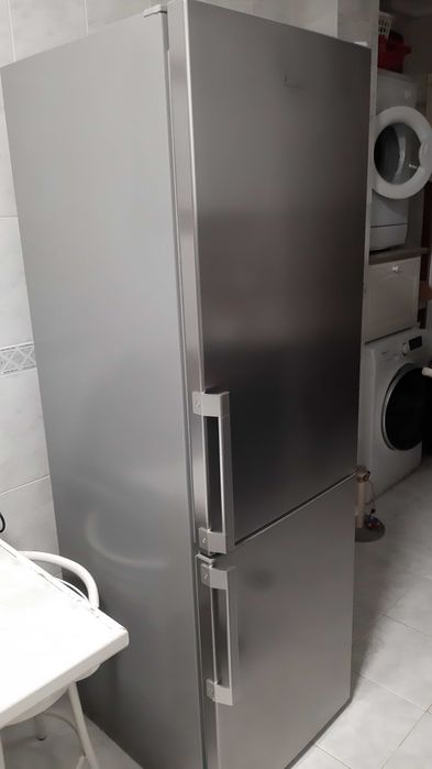 Frigorifico Combinado marca HOTPOINT avariado