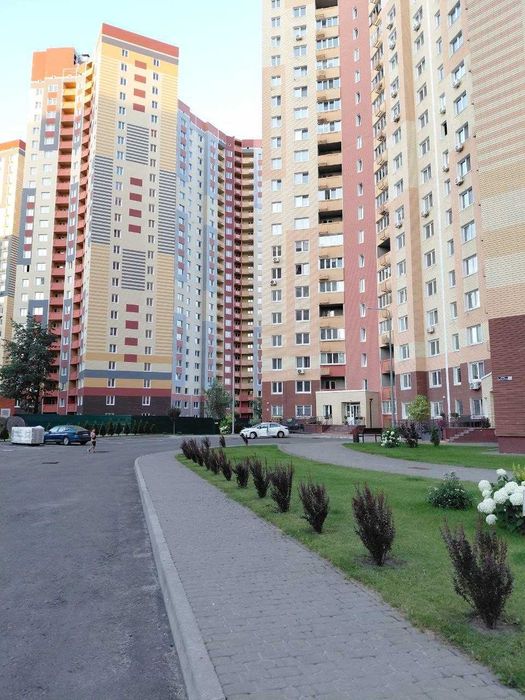 Продається 2 кімн квартира вул. Самійла Кішки 5 метро Іподром 7хв пішки