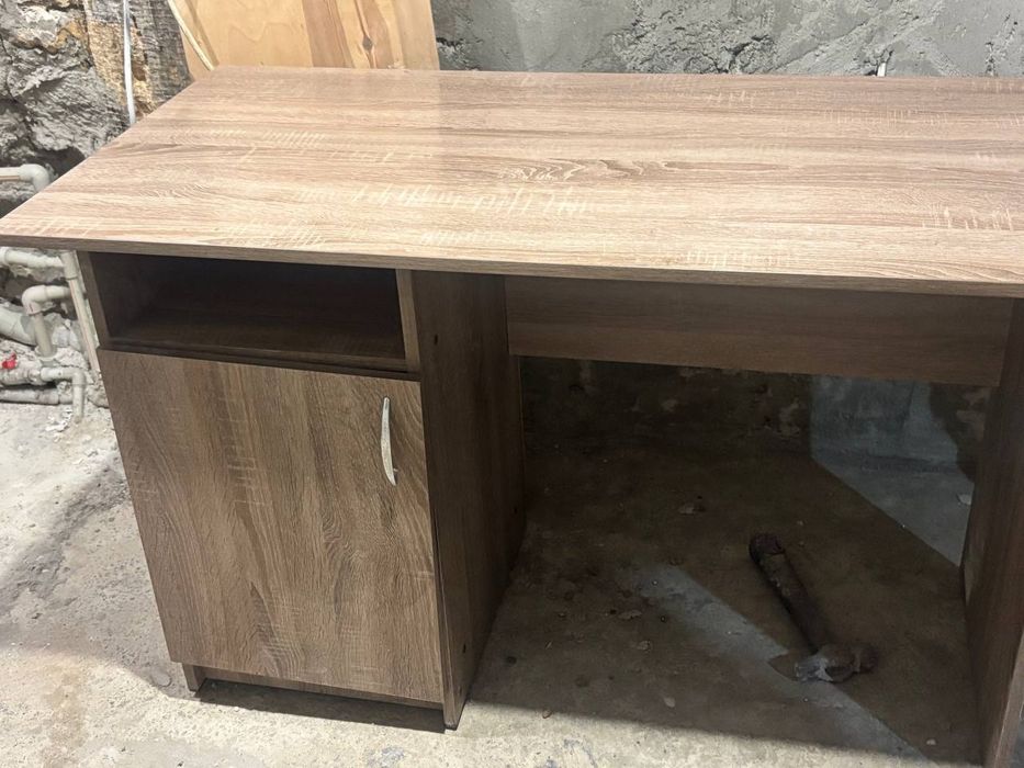 Стол детский, письменный