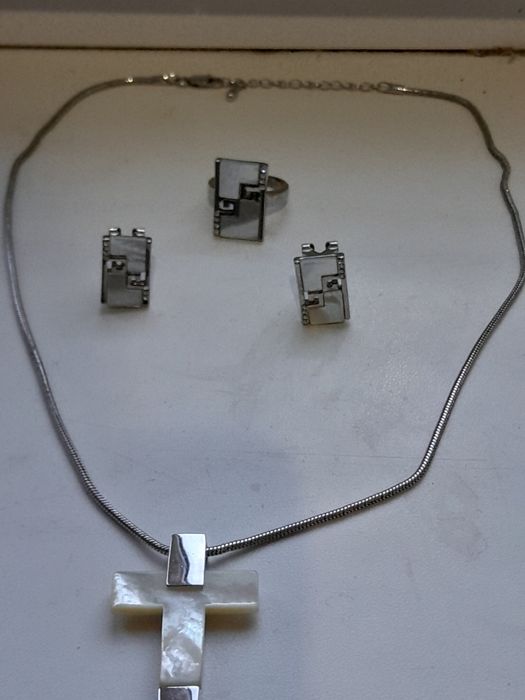 Продам новый комплект бижутерии с перламутром