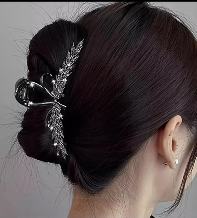 Красиві заколки для волосся в ассортименті
