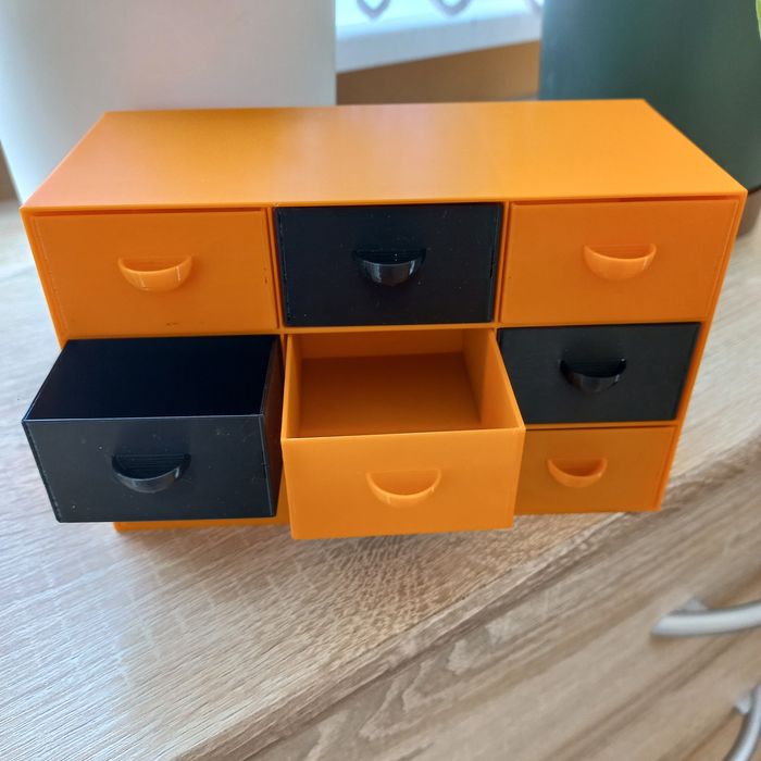 Mała komoda z szufladkami druk 3d