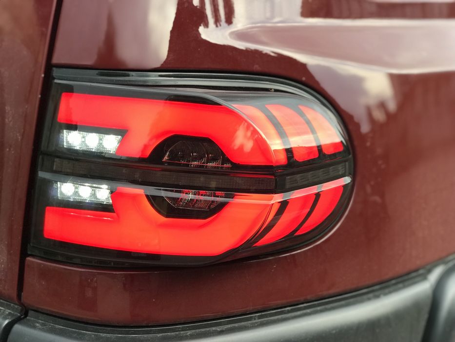 Toyota FJ Cruiser NEW стопы дионые с бегущим указателем поворота