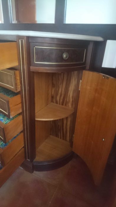 Armário de espelho com cômoda