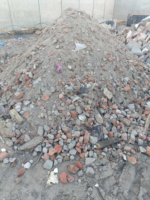 Wynajmę ROZDRABNIACZ i przesiewacz  do gruzu,ziemi,odpadów,drewna,itp