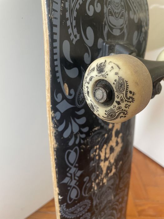 Skate usado com aguns defeitos estéticos
