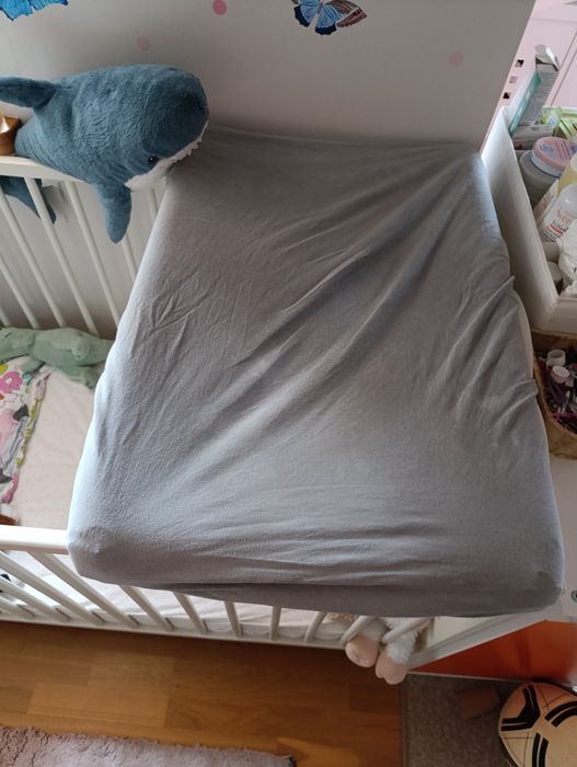 Białe łóżeczko niemowlęce,dziecięce Ikea HENSVIK z materacem pościelą
