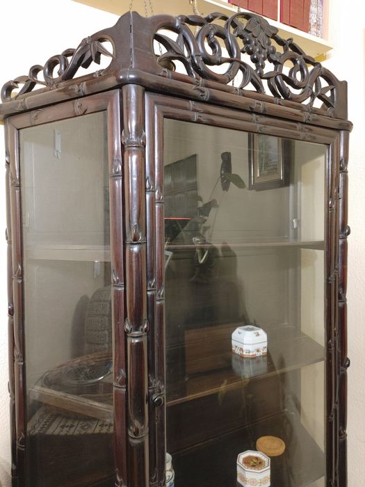 Móvel vitrine de pau ferro