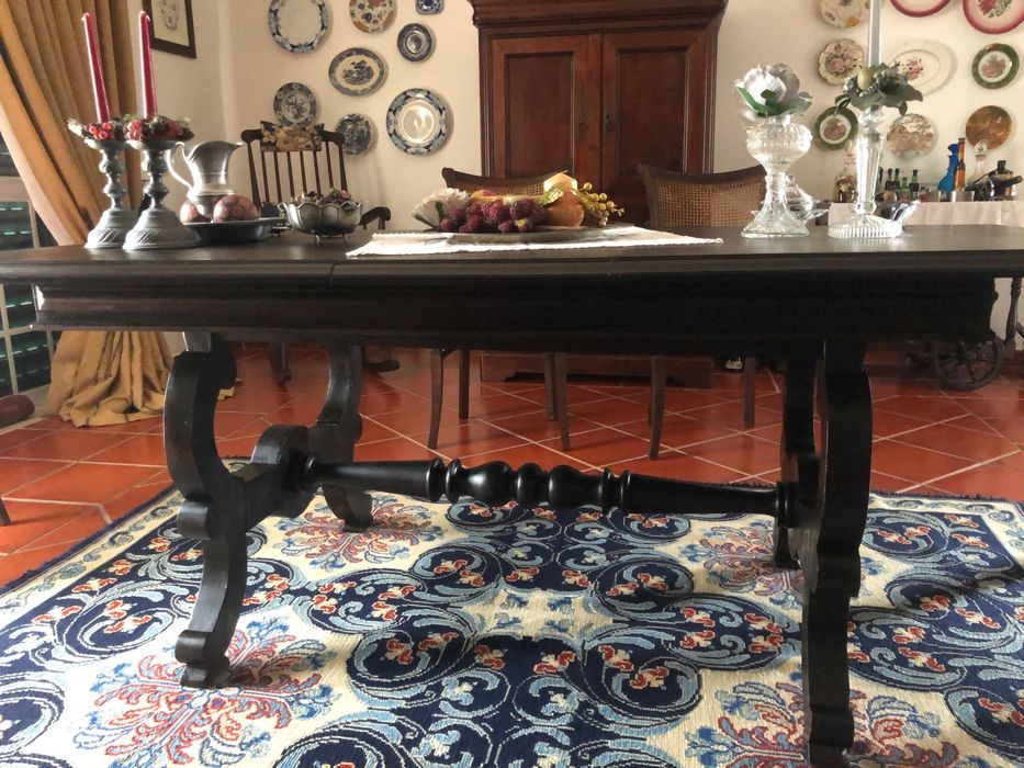 Mesa grande de madeira maciça