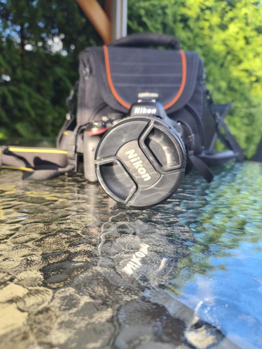 Nikon D5100 z obiektywem – bardzo dobry stan