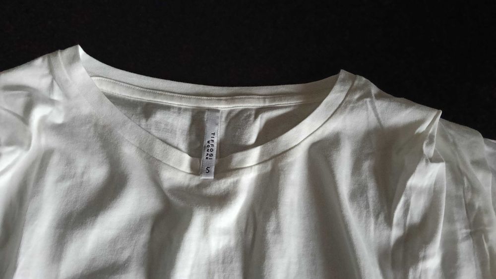 Blusa Tiffosi nova com decote caído