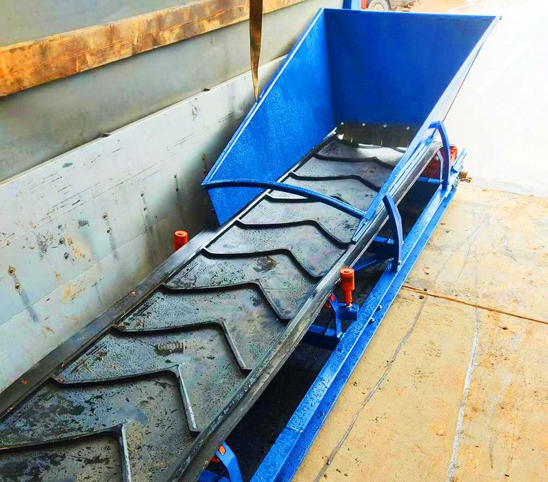 Транспортер стрічковий,ленточный конвейер, погрузчик,с шевронами.