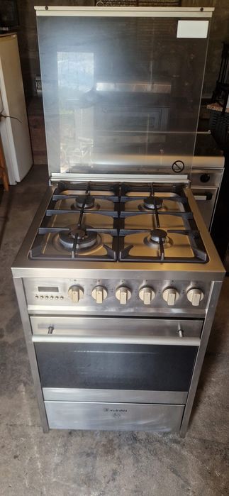 Vendo fogão semi industrial marca Meireles forno elétrico impecável