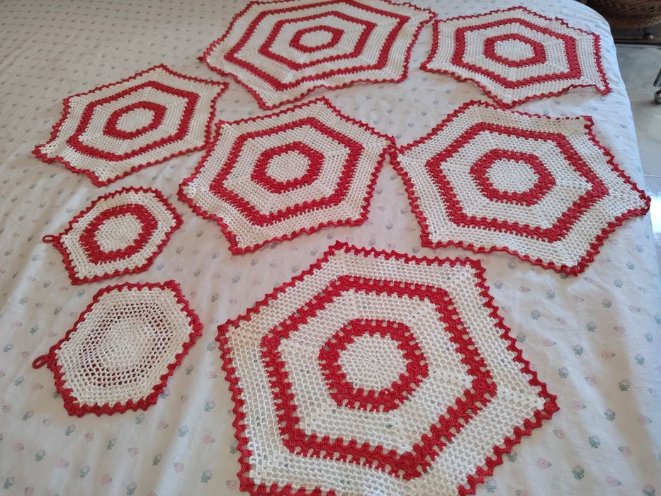 6 Naperons+ 2 Pegas em Renda