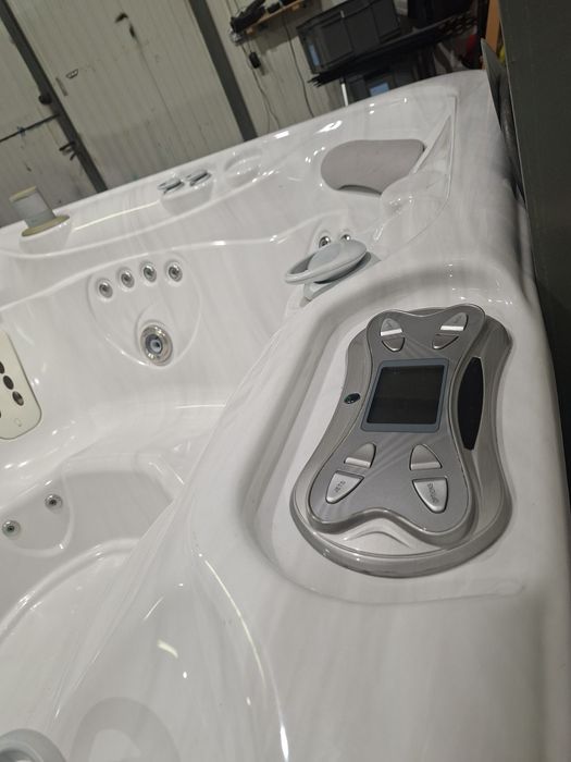 Jacuzzi ogrodowe hotspring