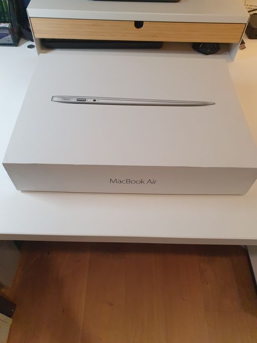 Macbook air używany z 2015 roku