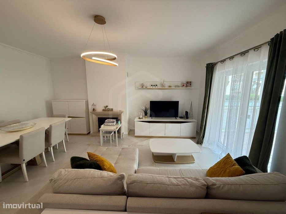 Apartamento T2 renovado em condomínio privado em Vilamoura, Algarve