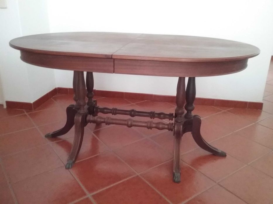 Mesa de sala em madeira maciça