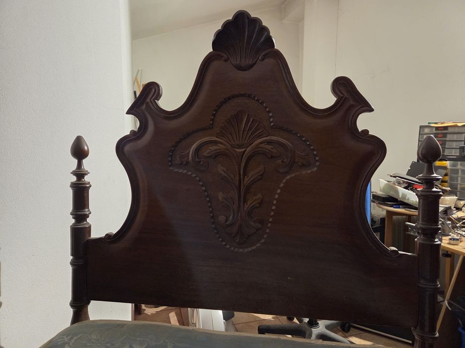 Cama Solteiro em Madeira