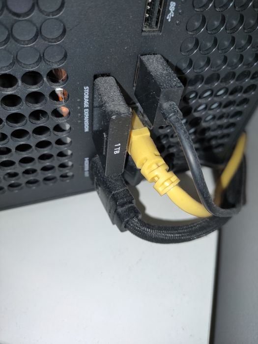 Konsolą XSX w idealnym stanie.