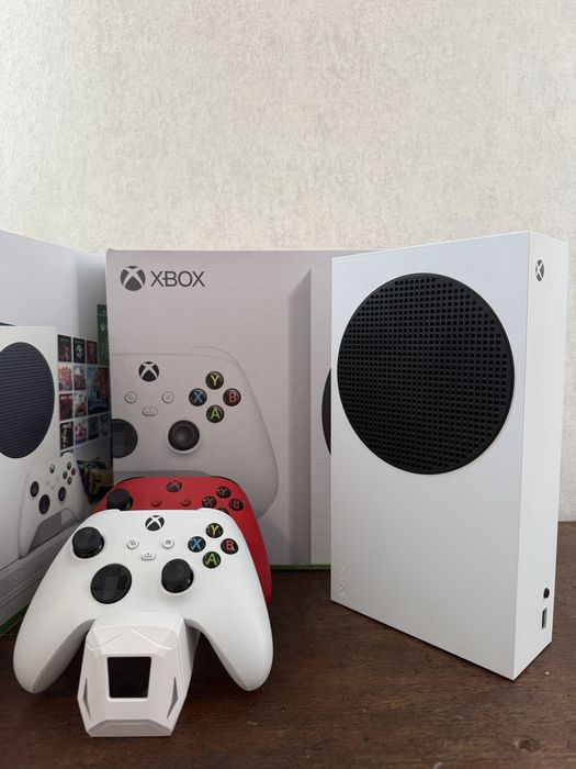 Xbox Series S 512GB + 2 джойстики + зарядна станція
