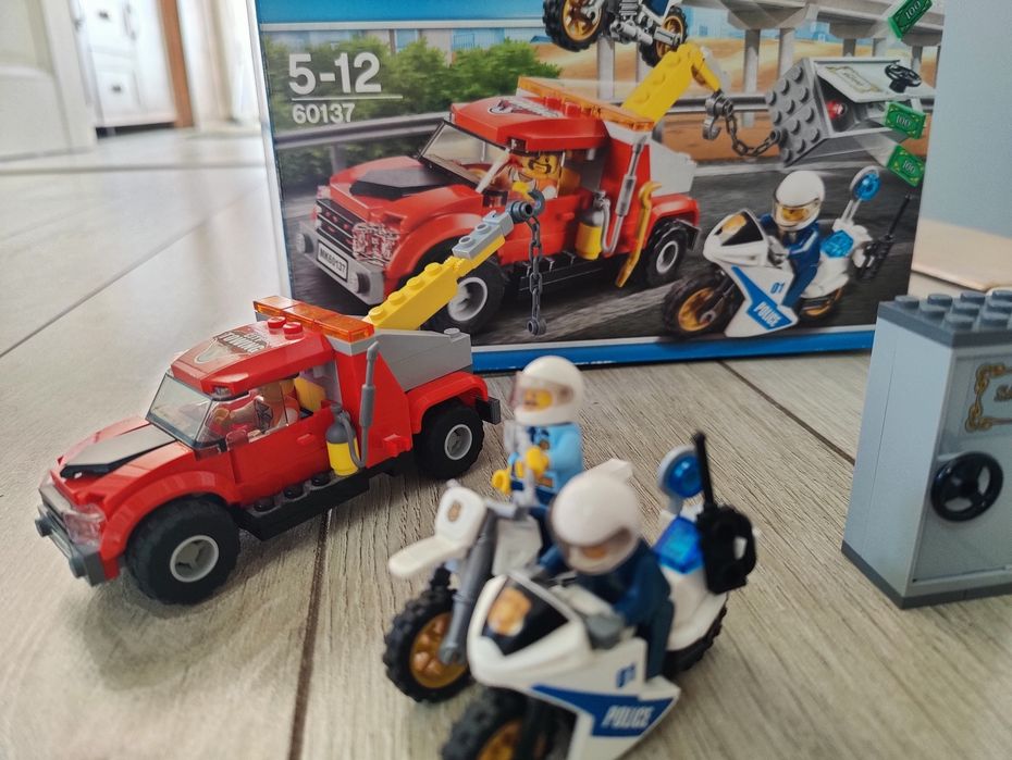 Lego 60137 eskorta policyjna
