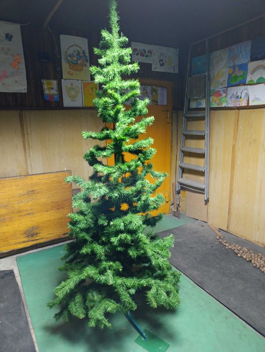 Искусственная елка 2.10 метра