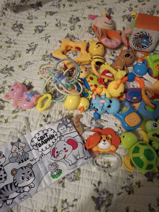 Іграшки для найменших 0+ лотом