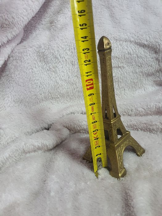 Mosiężna wieża Eiffla