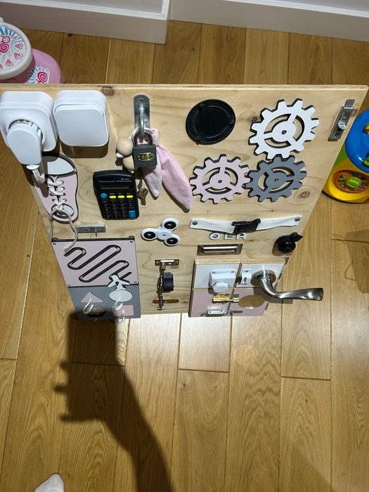 Tablica manipulacyjna i inne zabawki