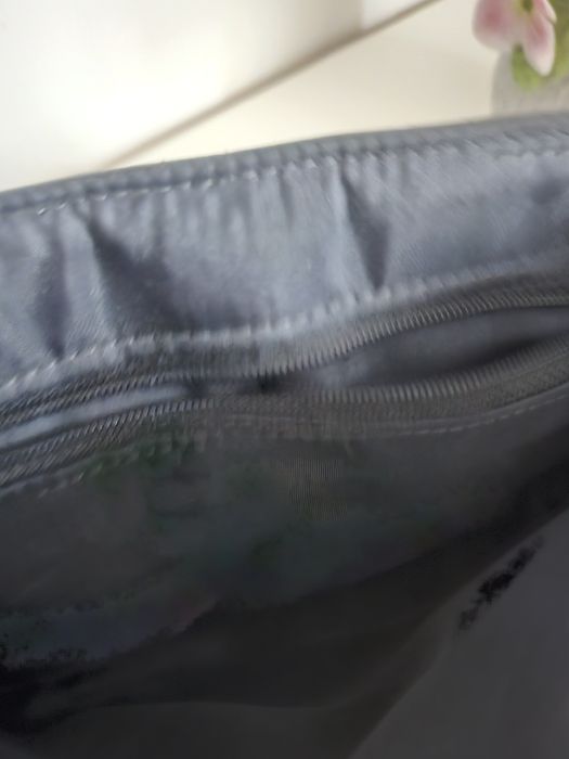 Mała torebka z pikowanymi detalami, granatowa