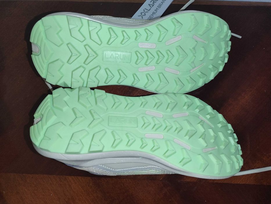 Продам нові кросівки XX LARUM (37 розмір)