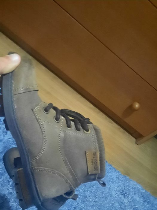 Botas castanhas criança