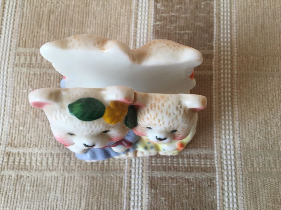 Продам статуэтки: солонка, перечница и салфетница