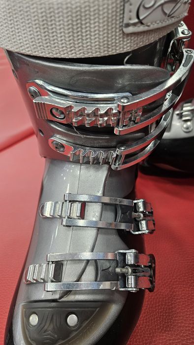 Buty narciarskie ATOMIC rozm. 25/25.5 Flex 60.