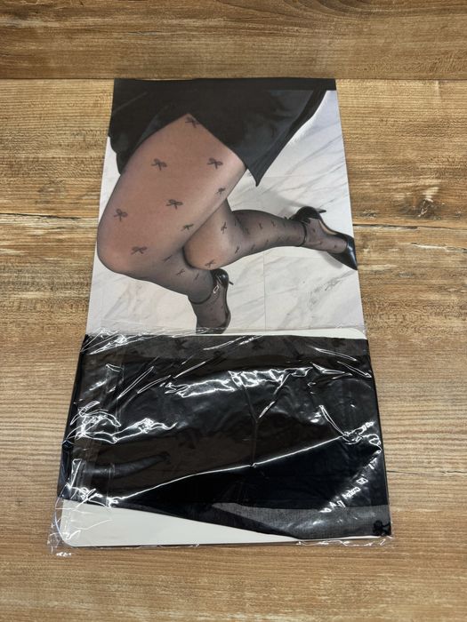 Seksowne rajstopy w kokardki