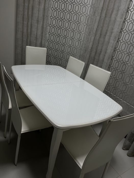 Стіл обідній та стільці