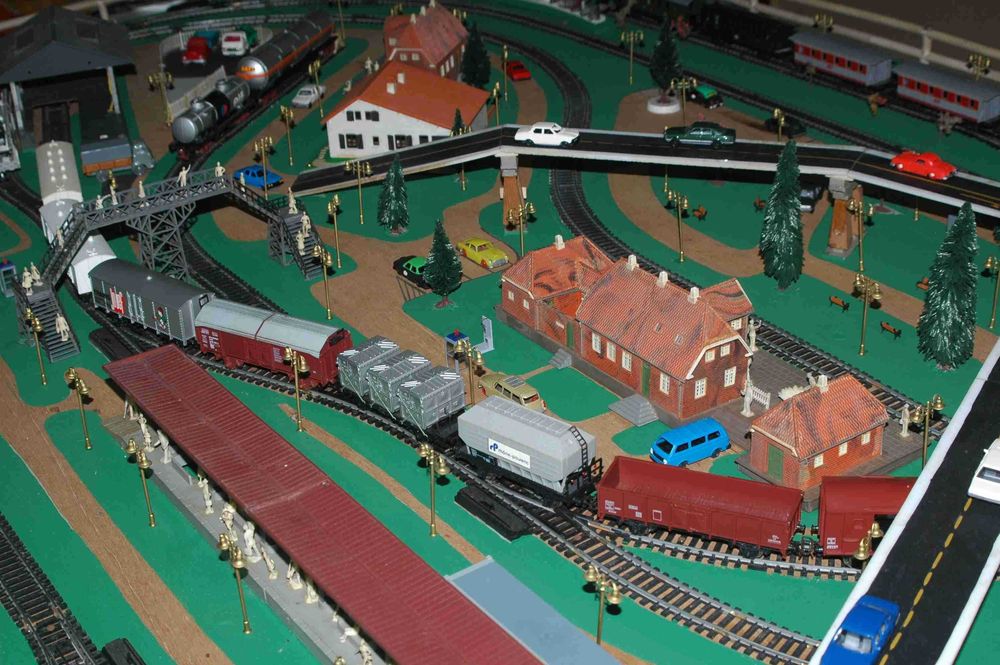 Pista de combóios H0 - Layout 245cm x 123cm NOVO PREÇO para desocupar