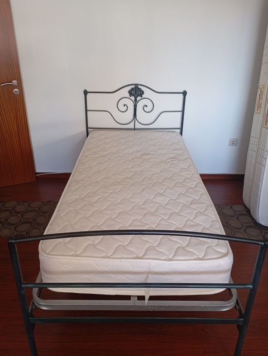 Cama de solteiro de ferro maciço