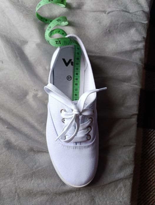 Взуття жіноче біле