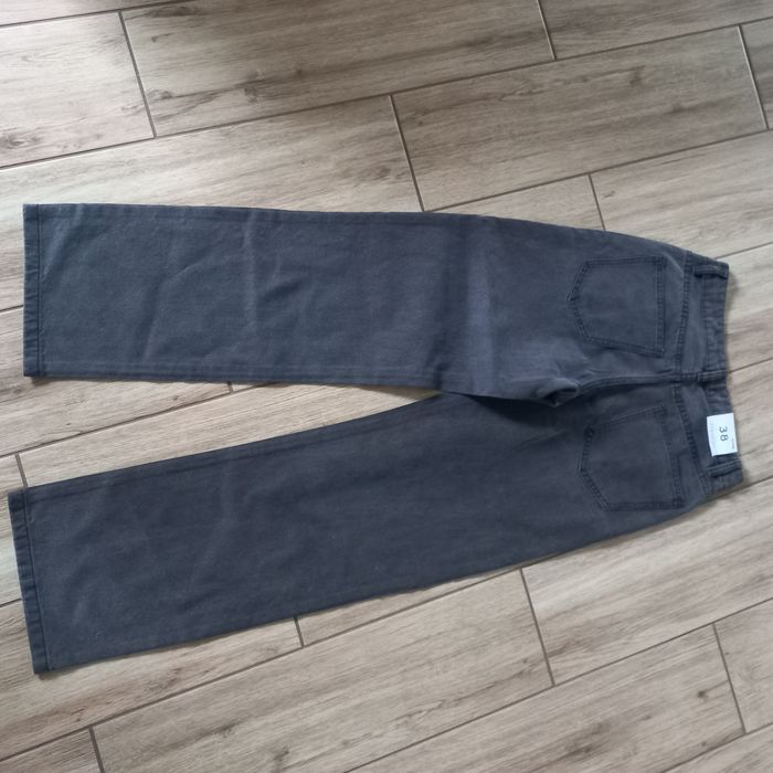 Damskie spodnie jeans  z szerokimi nogawkami-M