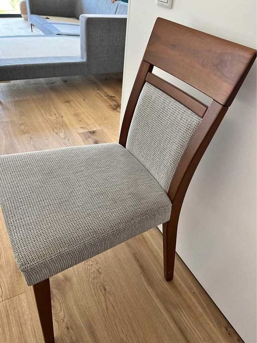 Mesa extensível em madeira maciça..