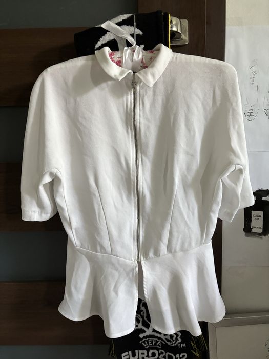 Biała bluzka z falbanką H&M