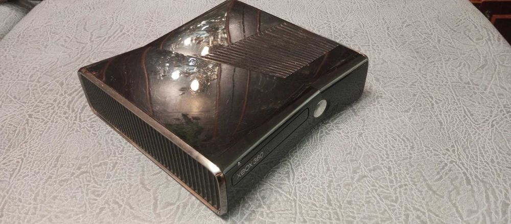 Срочно! Игровая приставка Xbox 360 S CONSOLE