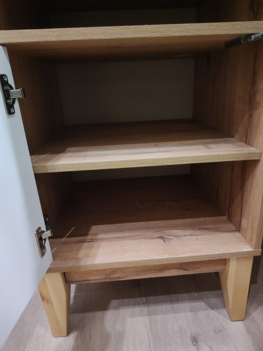 Biurko Jyskb 130 cm * 52 cm wys 81cm