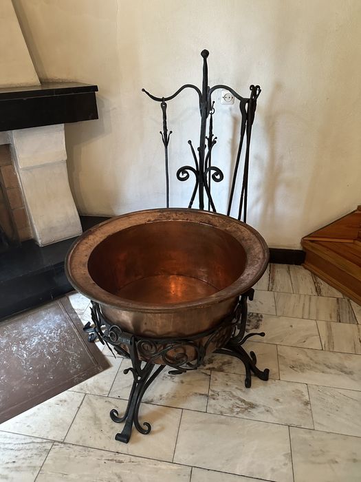 Zestaw do kominka z pojemnikiem na drewno