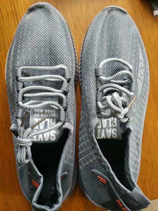 Женские кроссовки