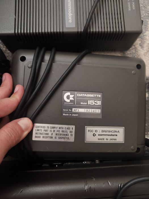 Ігровий ретро комп'ютер commodore